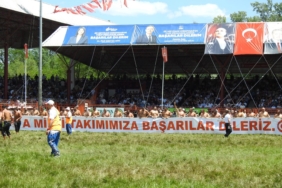 Kırkpınar’da başpehlivanlardan A Milli Futbol Takımı’na destek