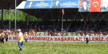 Kırkpınar’da başpehlivanlardan A Milli Futbol Takımı’na destek