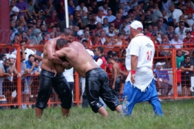 Kırkpınar’da başpehlivanlık güreşlerinde ilk tur tamamlandı