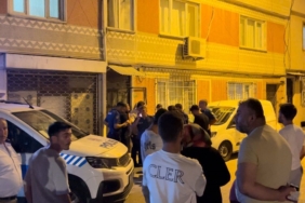 Kız arkadaşını sokak ortasında darp etti