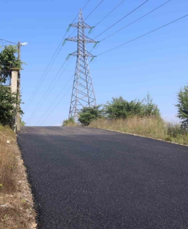 Kocaçeşme Caddesi’ne 250 ton asfalt