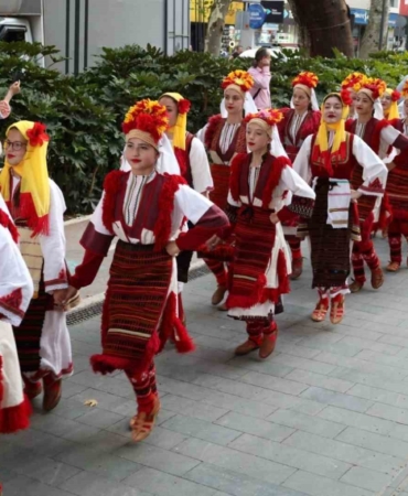 Kocaeli 1. Balkan Halk Oyunları Festivali başladı