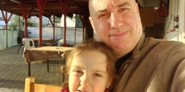 Kocaeli’de kamyon ışıkta bekleyen otomobillerin arasına daldı: 2 kardeş öldü, anne ağır yaralı