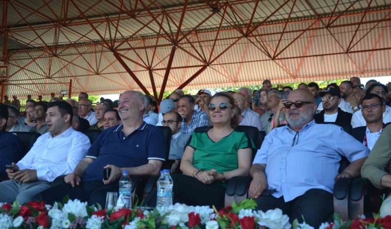 Kocaelili pehlivanları desteklemek için Edirne’ye gitti