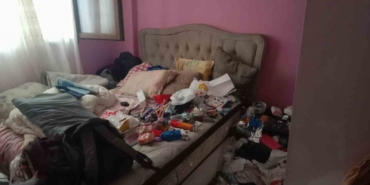 Koku nedeniyle ceset var sandılar “çöp ev” çıktı