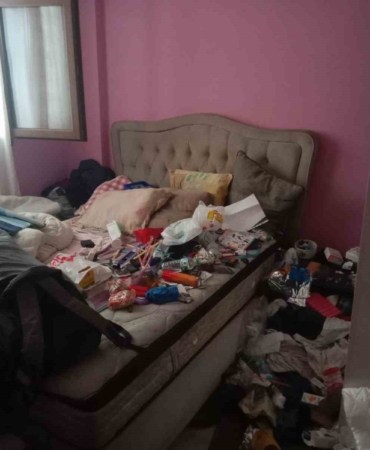 Koku nedeniyle ceset var sandılar “çöp ev” çıktı