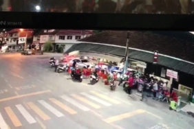 Kontrolden çıkan lüks otomobil, kahvehaneye daldı: 2 yaralı