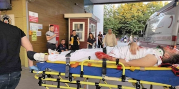 Kontrolden çıkan motosiklet metrelerce sürüklendi: 1 ağır yaralı