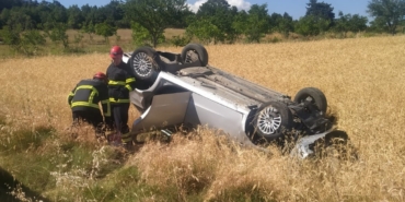 Kontrolden çıkan otomobil takla attı