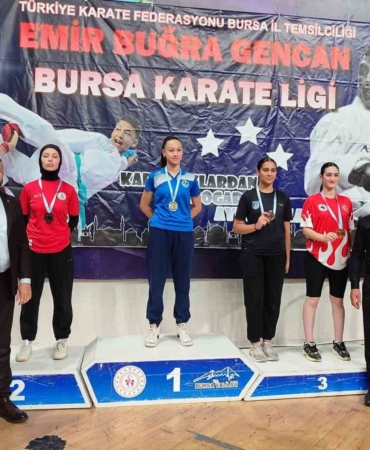 Körfezli Kübranur karate şampiyonasında ikinci oldu