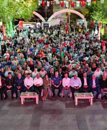 Körfezliler 15 Temmuz hain darbe girişiminin 8. yılında meydanlardaydı