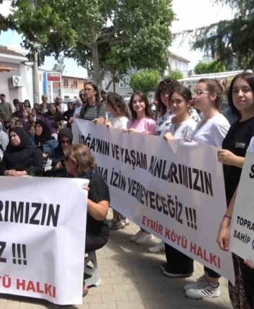 Köylülerden altın madenine karşı pankartlı, sloganlı eylem