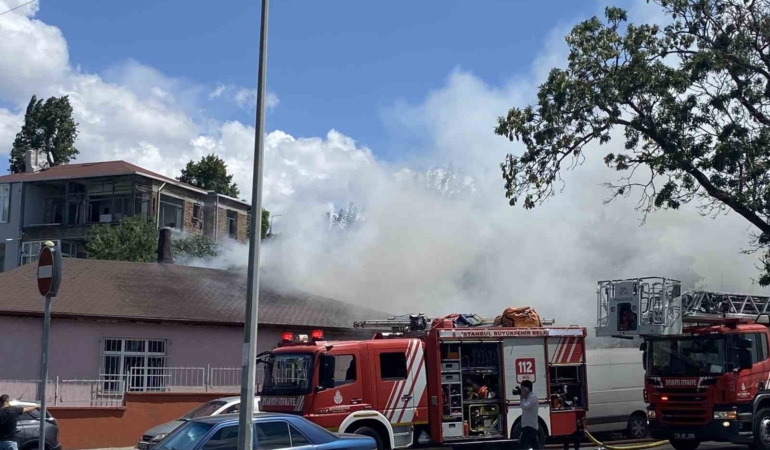 Küçükçekmece’de Cem evinde yangın korkuttu