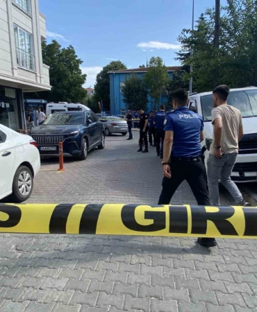 Küçükçekmece’de iki grup arasında silahlı çatışma: 10 yaralı