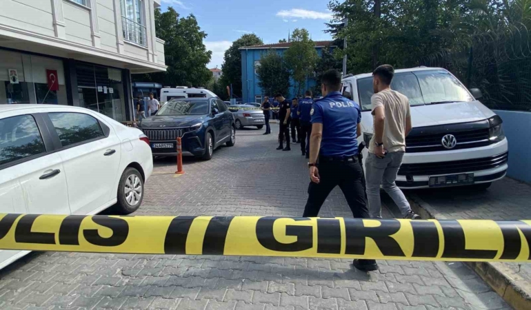 Küçükçekmece’de iki grup arasında silahlı çatışma: 10 yaralı