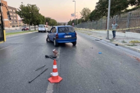 Küçükçekmece’de lastiği patlayan otomobil duvara çarptı: 1 ağır yaralı