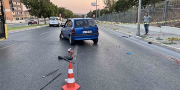 Küçükçekmece’de lastiği patlayan otomobil duvara çarptı: 1 ağır yaralı