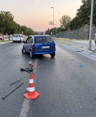 Küçükçekmece’de lastiği patlayan otomobil duvara çarptı: 1 ağır yaralı