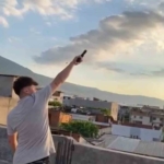 Kurusıkı tabanca ile havaya defalarca ateş açtı