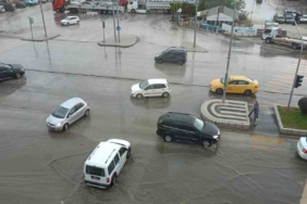 Kuvvetli sağanak yağış Bozüyük’te etkisini gösterdi