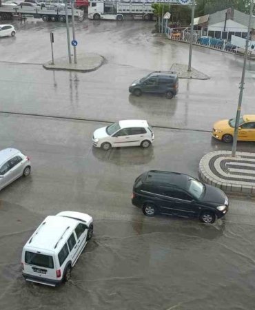 Kuvvetli sağanak yağış Bozüyük’te etkisini gösterdi