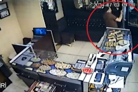 Kuyumcu çetin ceviz çıktı, soyguncuyu dükkana sokmadı