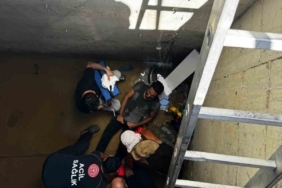 Kuyuya düşen işçiyi itfaiye ekipleri kurtardı