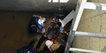 Kuyuya düşen işçiyi itfaiye ekipleri kurtardı