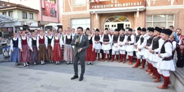 Letonyalı ve Makedon dansçılar Yenişehir’de sahne aldı