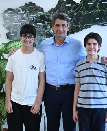 LGS’de 500 tam puan alan öğrencileri makamında kabul etti