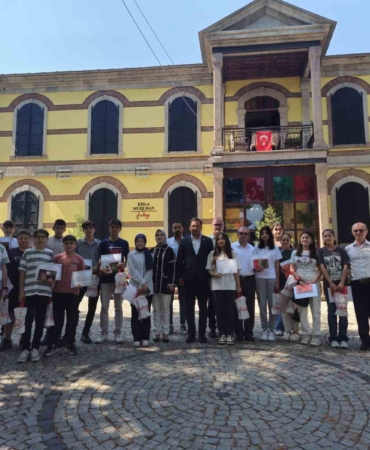 LGS’de başarılı öğrenciler ödüllendirildi