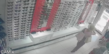 Maltepe’de gözlük hırsızlığı kamerada