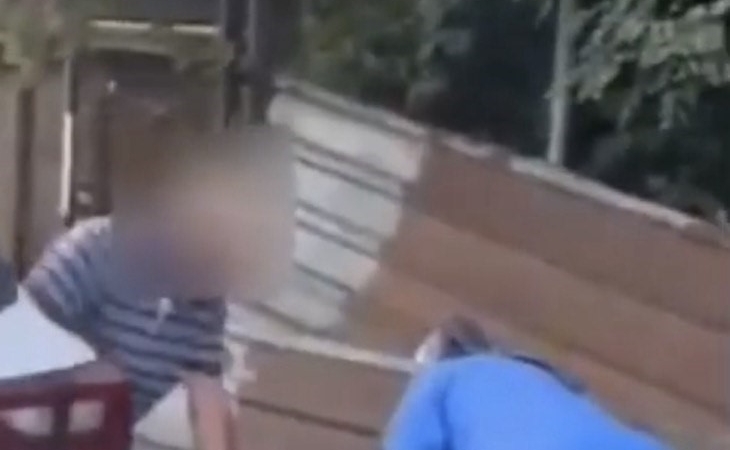 Maltepe’de mama kavgası, sopayla saldırdı
