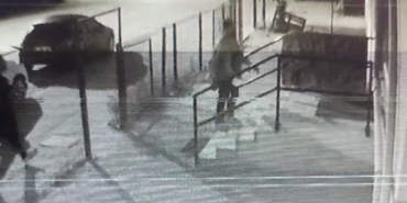 Markalı 5 çift ayakkabı çaldılar