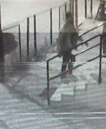 Markalı 5 çift ayakkabı çaldılar