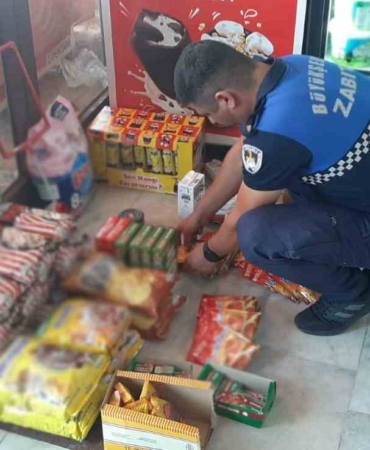 Marketlere sıkı takip: Tarihi geçmiş ürünler bulundu