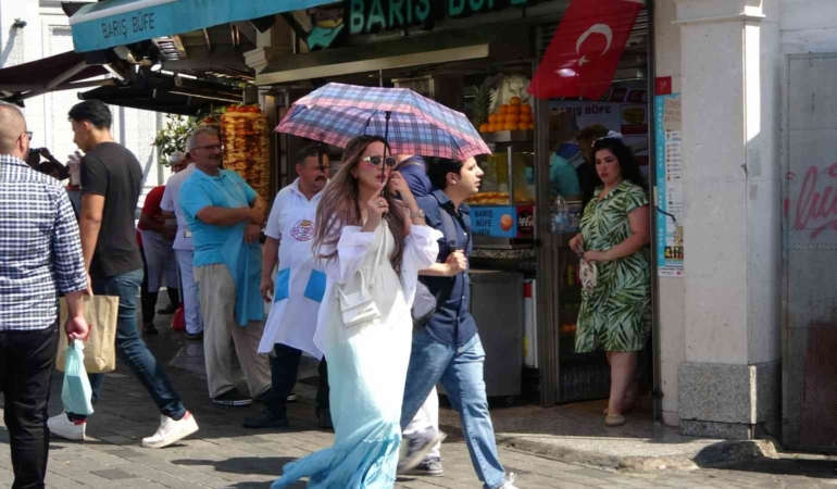 Mega kent İstanbul’da sıcak hava bunalttı
