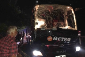 Metro Turizm otobüsü tıra arkadan çarptı, şoförün uyuduğu iddia edildi