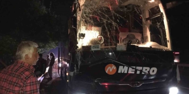 Metro Turizm otobüsü tıra arkadan çarptı, şoförün uyuduğu iddia edildi