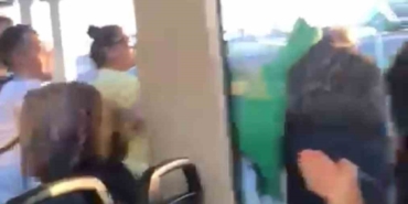 Metroda yer verme kavgası kamerada