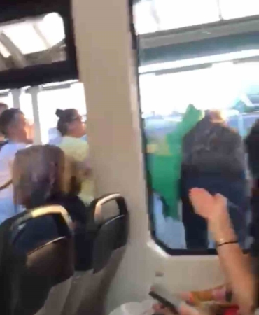 Metroda yer verme kavgası kamerada