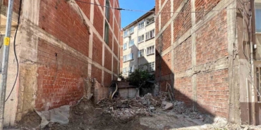 Metruk binalar birer birer yıkılıyor