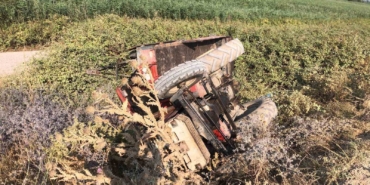 Mevsimlik işçileri taşıyan traktör devrildi : 1 ölü 4 yaralı