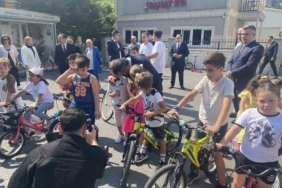 Milli Eğitim Bakanı Tekin Beylikdüzü’nde yaz okulunu ziyaret etti