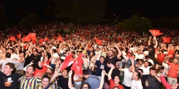 Milli heyecan Beşiktaş’ta Sanatçılar Parkı’nda yaşandı