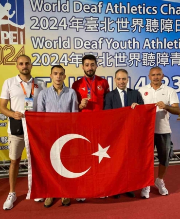 Milli sporcu Alperen Akbulut, cirit atmada dünya üçüncüsü oldu