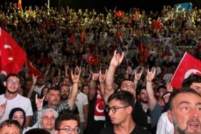 Milli takım sahada milyonlar ekran başında yarı final için ter döküyor