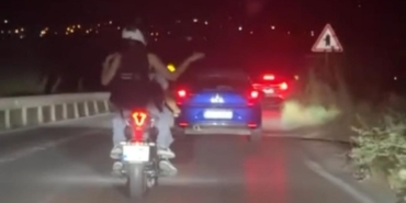 Motosiklet üzerinde dans etti, ne kural tanıdı ne çevredekileri dinledi