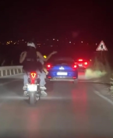 Motosiklet üzerinde dans etti, ne kural tanıdı ne çevredekileri dinledi