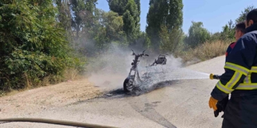 Motosiklet yangını otluk alana sıçradı